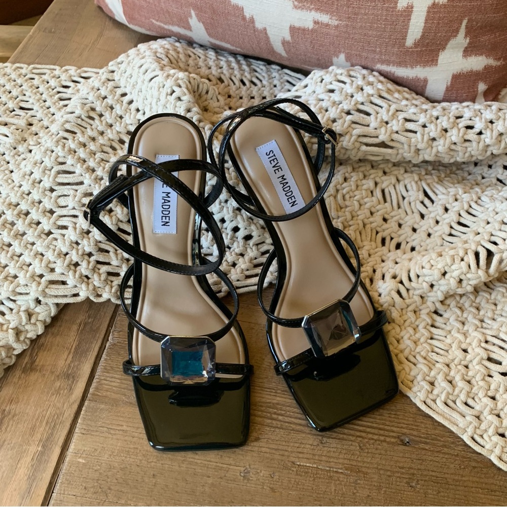 **NWOT** Steve Madden Strappy Sandals